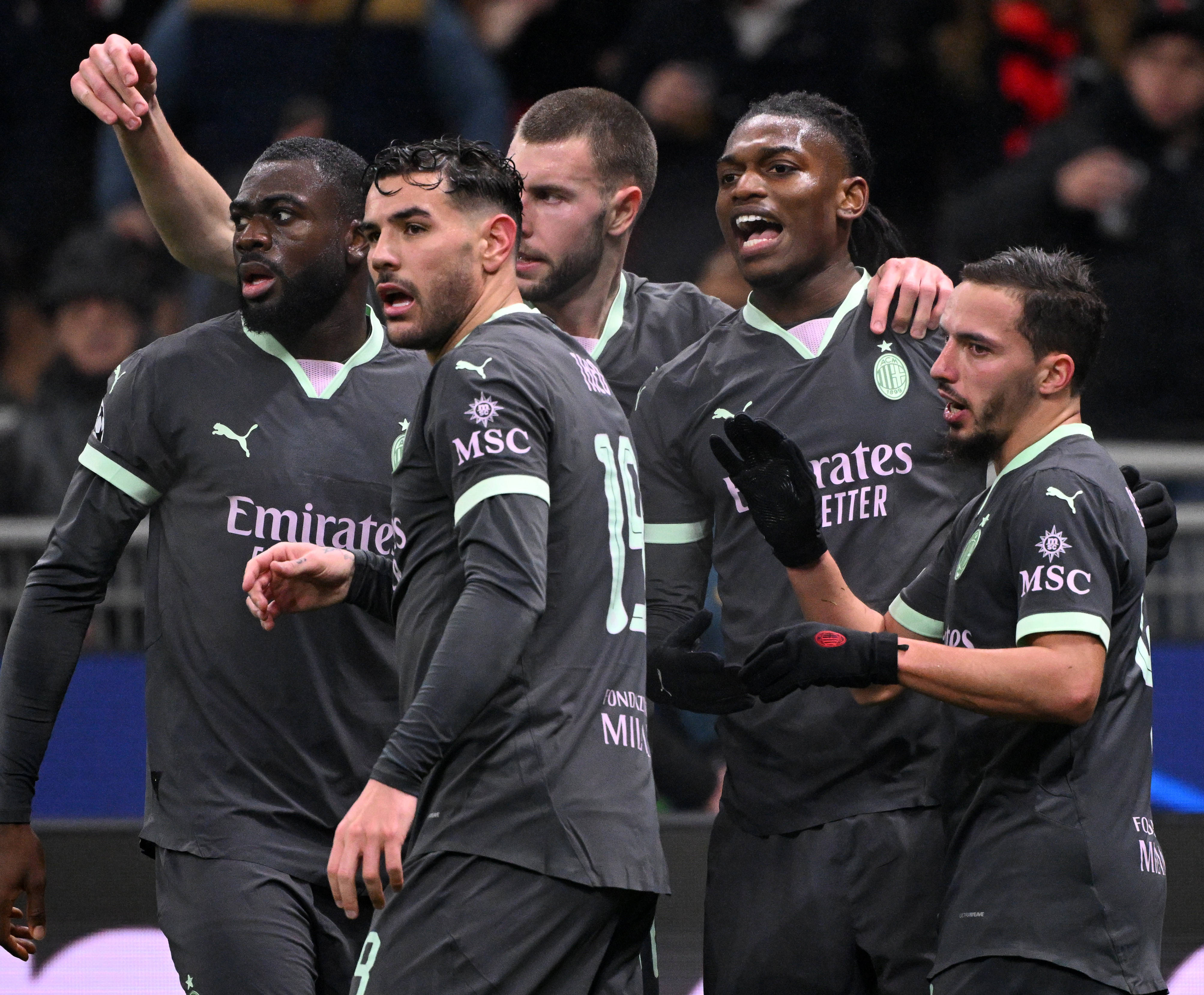 包含高强比赛日:AC米兰大胜巴塞,巴黎中场压哨破门的词条 包含高强比赛日:AC米兰大胜巴塞,巴黎中场压哨破门的词条