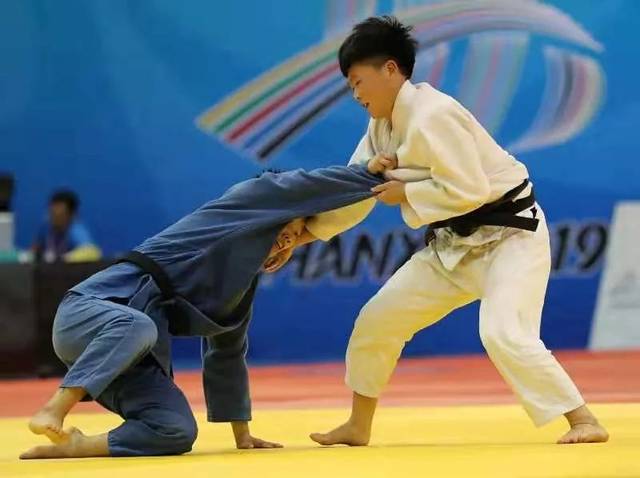 包含大洋洲代表队夺冠夺冠，男子柔道比赛勇夺金牌的词条