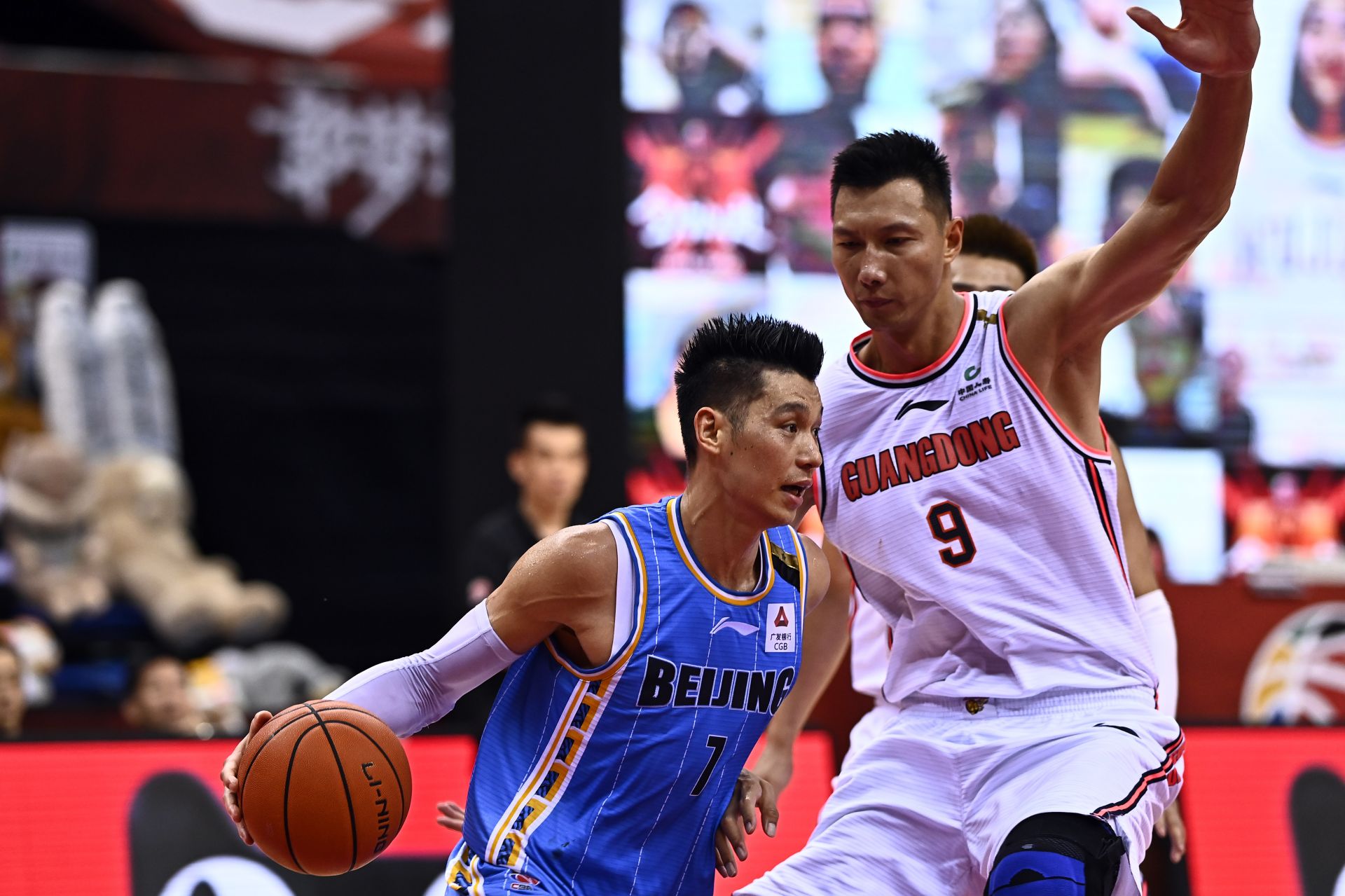 雷霆碾压新疆队,易建联刷新纪录 雷霆碾压新疆队,易建联刷新纪录