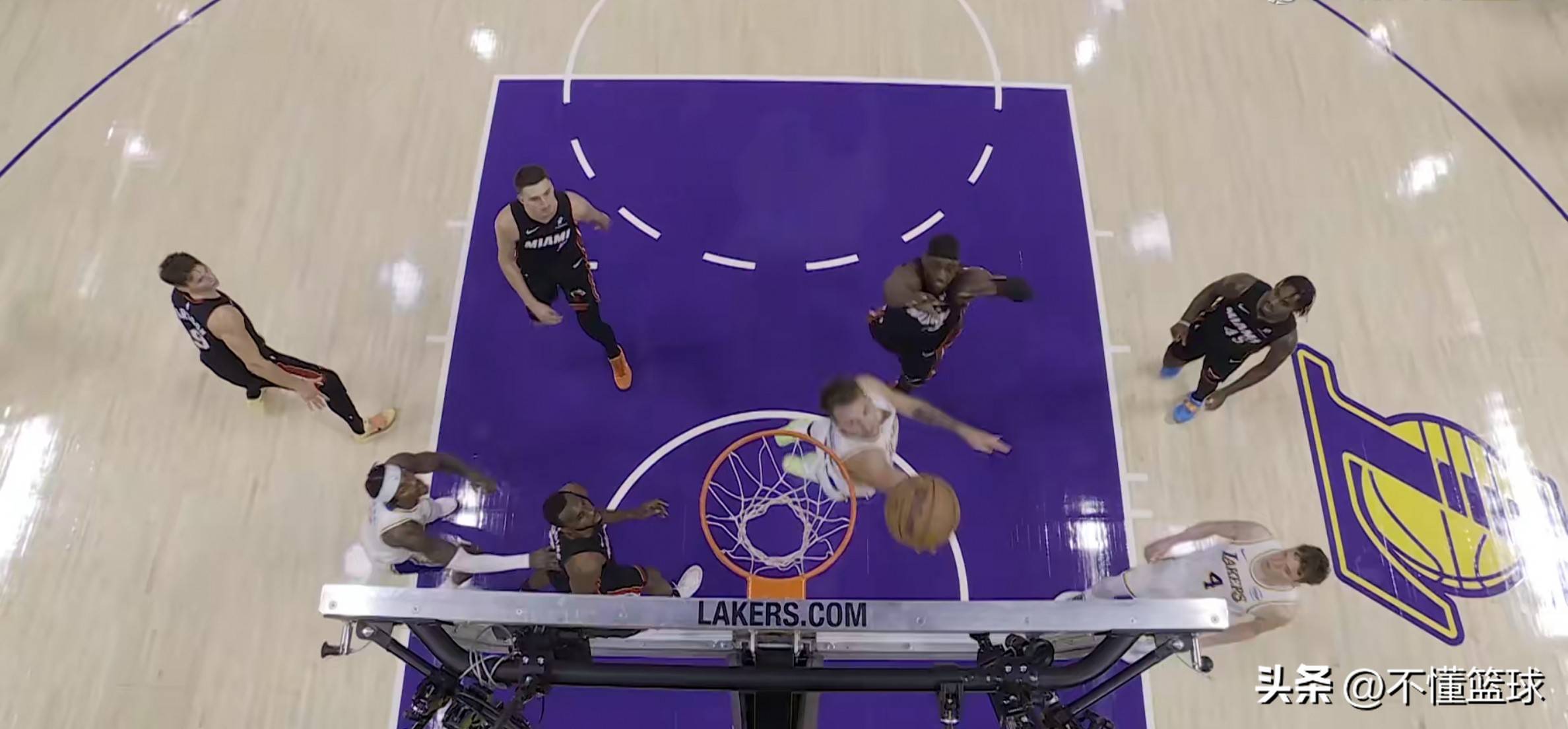 热火横扫湖人,米切尔统治全场 热火横扫湖人,米切尔统治全场