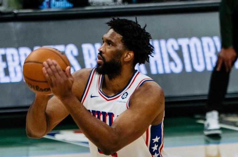 76人鏖战灰熊,利拉德统治全场 76人鏖战灰熊,利拉德统治全场