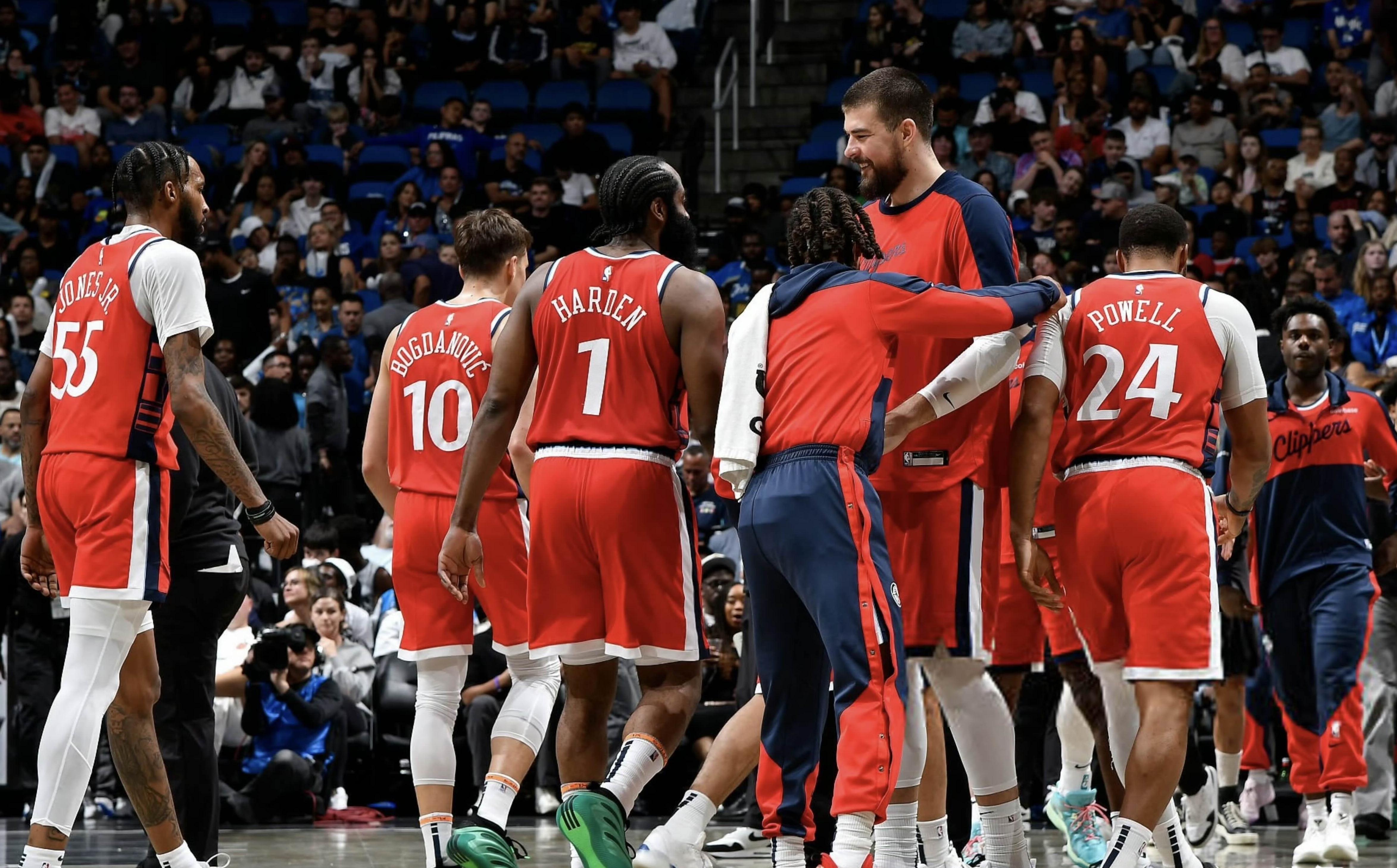 爵士鏖战新疆队,哈登扛起全队 爵士鏖战新疆队,哈登扛起全队