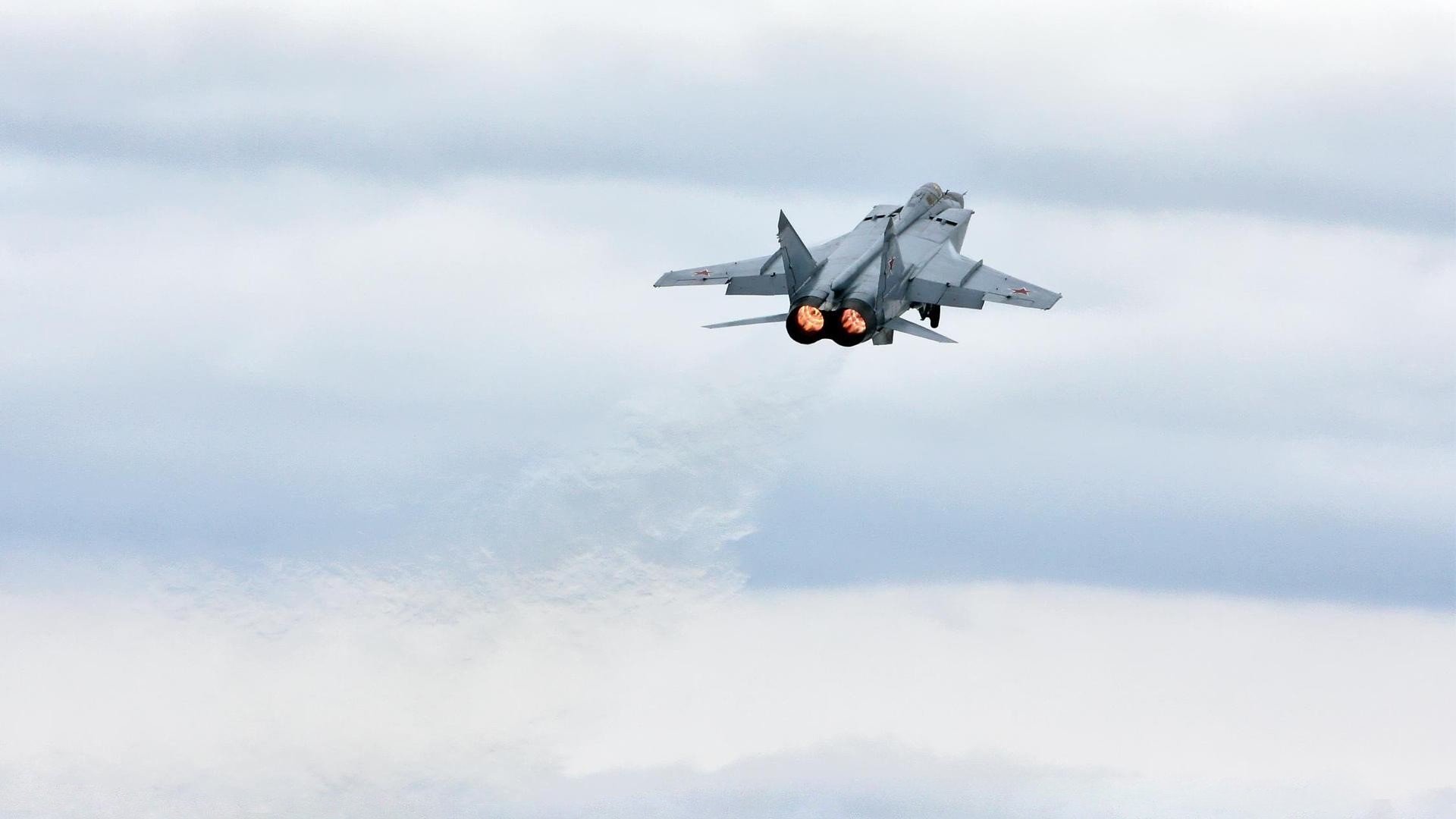 当拉梅洛的魔法失效,鹈鹕的团队洪流如何吞噬奇才的孤星幻想