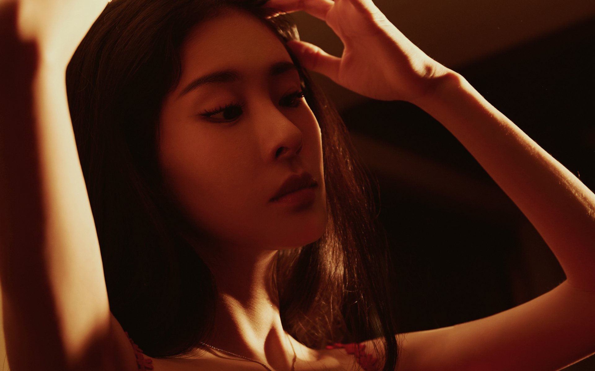 东决之夜,戈贝尔举起哑铃,当全世界等待他失声,他递上了最沉静的轰鸣